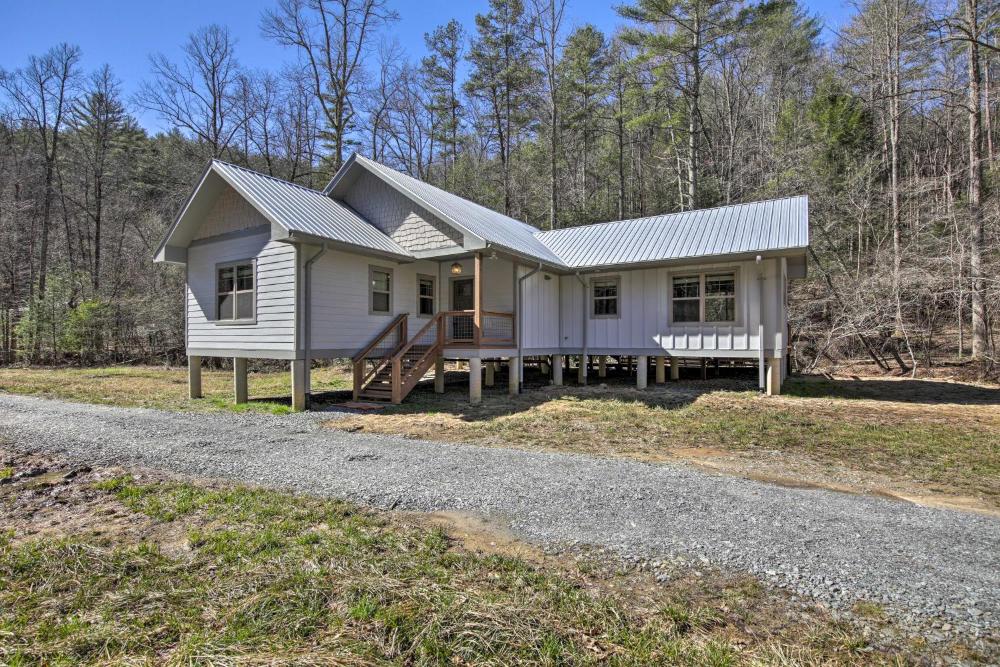 Airy Ellijay Home with Spacious Creekside Deck!